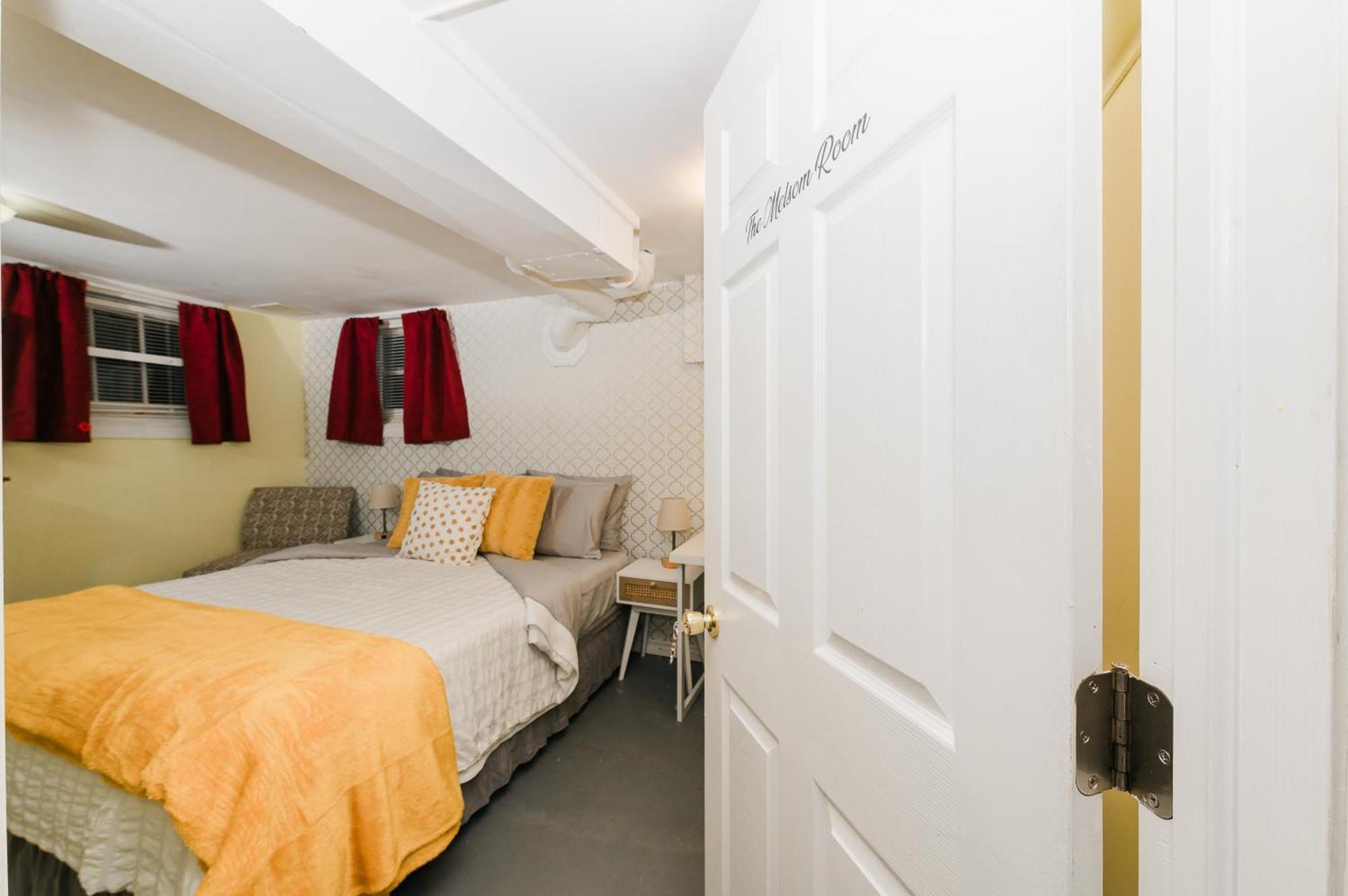 Quaint & Cozy Accommodation 埃德蒙顿 外观 照片