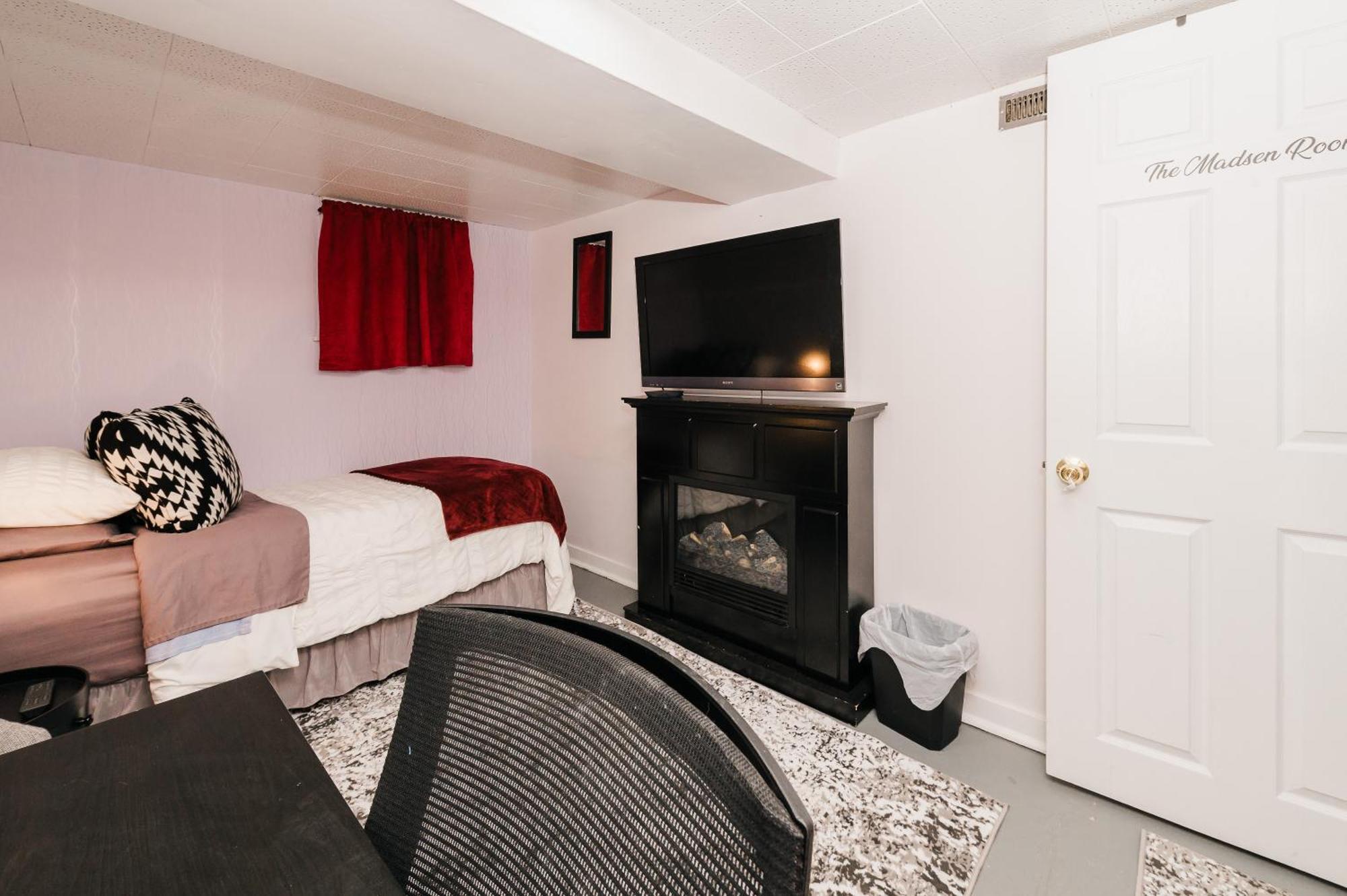 Quaint & Cozy Accommodation 埃德蒙顿 外观 照片