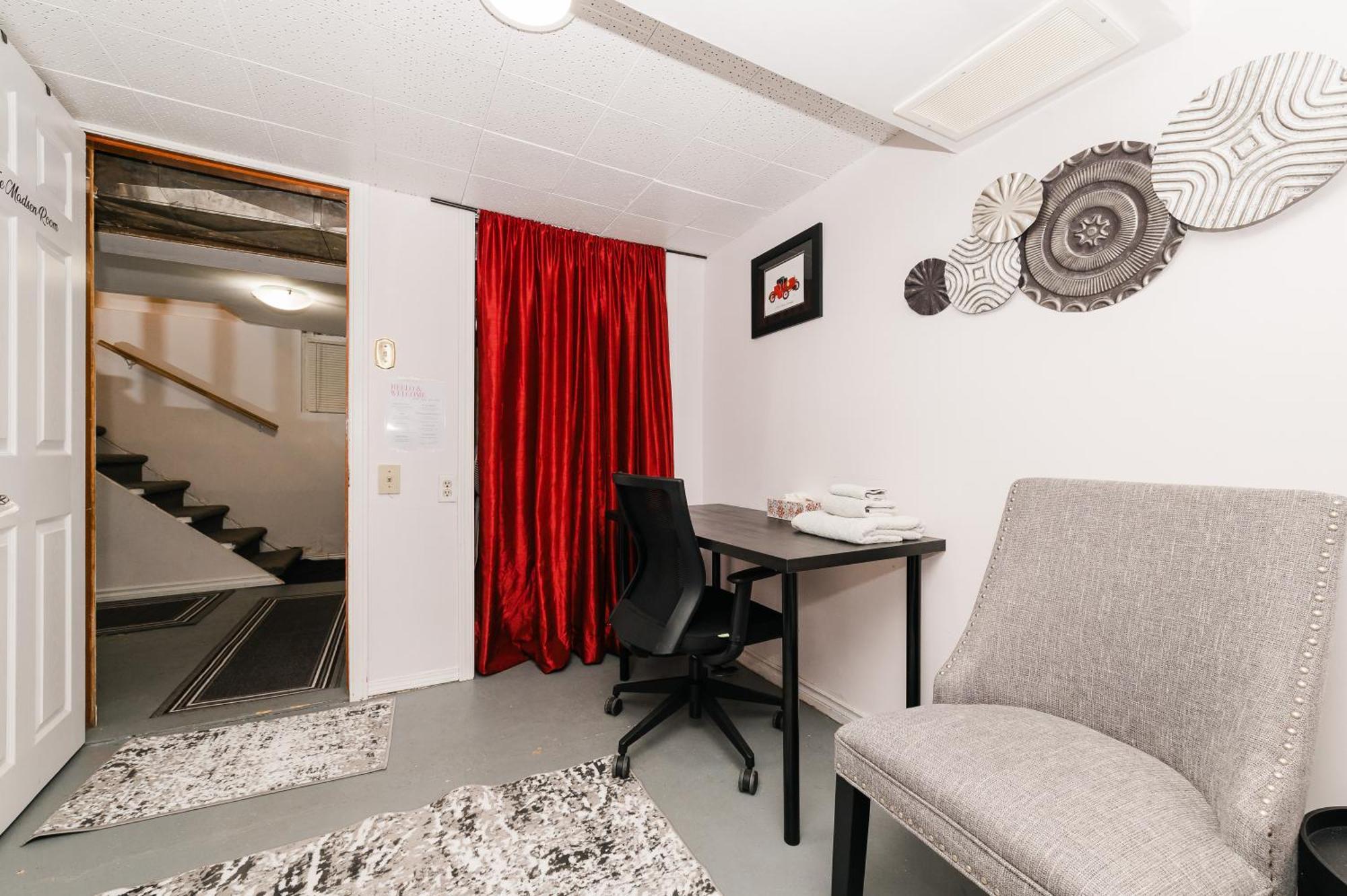 Quaint & Cozy Accommodation 埃德蒙顿 外观 照片